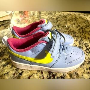 Boys’ Nike Dunks sz 2.5yrs. New w/box